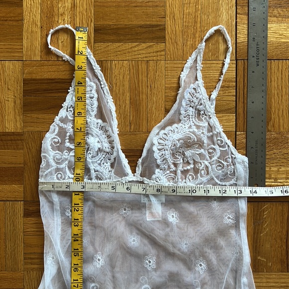 Linda Lingerie White Lace Plunge V Slip Sz S EUC - Picture 8 of 10